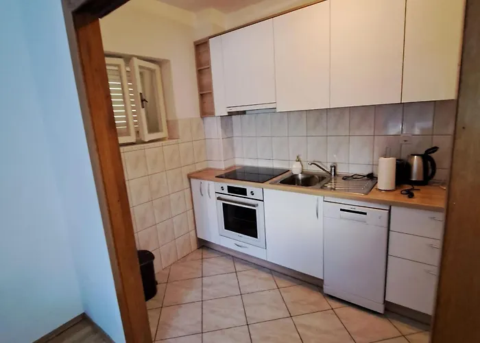Marko St - Three Bedroom With Balcony And Garden View Lejlighed *