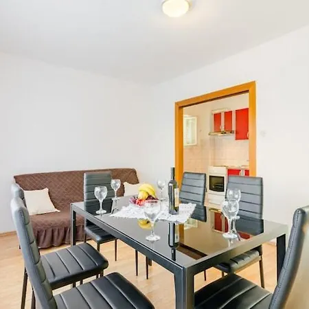Apartment Marko St - Three Bedroom With Balcony And Garden View *