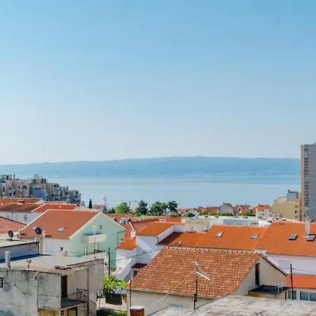 Marko St - Three Bedroom With Balcony And Garden View *