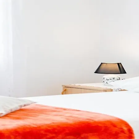 Apartment Marko St - Three Bedroom With Balcony And Garden View Split