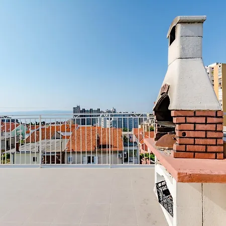 Marko St - Three Bedroom With Balcony And Garden View Apartment Split