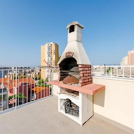 Apartment Marko St - Three Bedroom With Balcony And Garden View Split