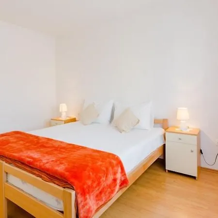 Διαμέρισμα Marko St - Three Bedroom With Balcony And Garden View *