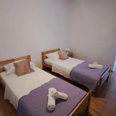 Apartment Marko St - Three Bedroom With Balcony And Garden View *