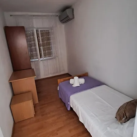 Marko St - Three Bedroom With Balcony And Garden View Apartment Split