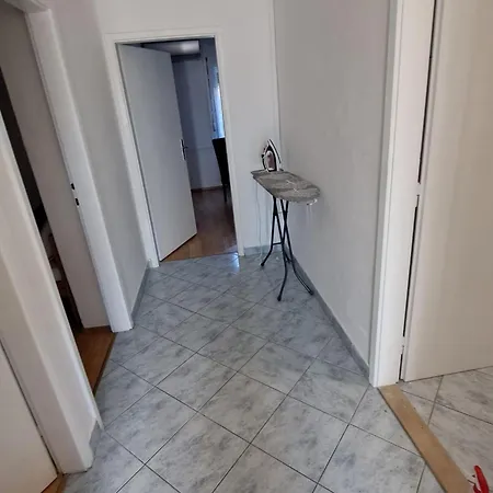 Apartment Marko St - Three Bedroom With Balcony And Garden View *