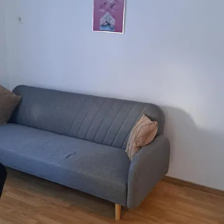 Apartment Marko St - Three Bedroom With Balcony And Garden View *