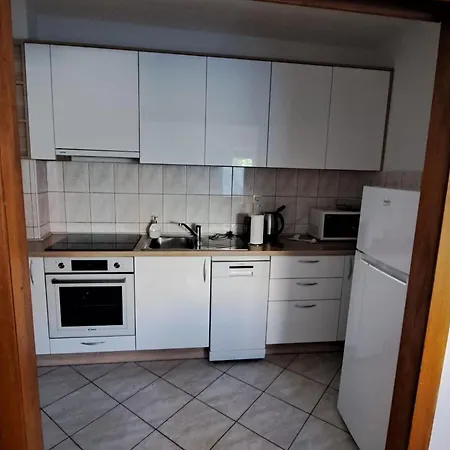 Marko St - Three Bedroom With Balcony And Garden View Split