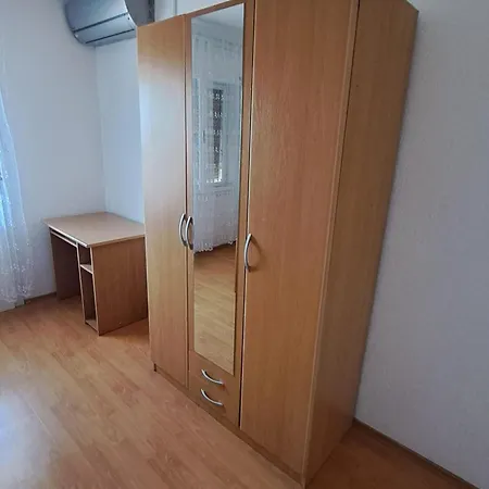 Marko St - Three Bedroom With Balcony And Garden View Apartment *