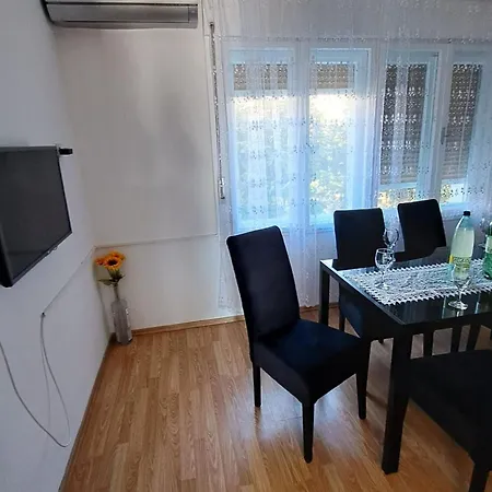 Marko St - Three Bedroom With Balcony And Garden View Apartment Split