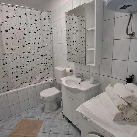 Marko St - Three Bedroom With Balcony And Garden View Split